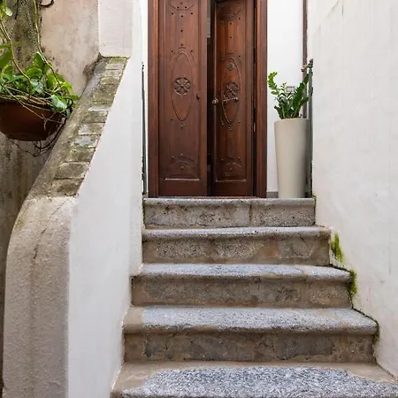 Meravigghia Apartment *